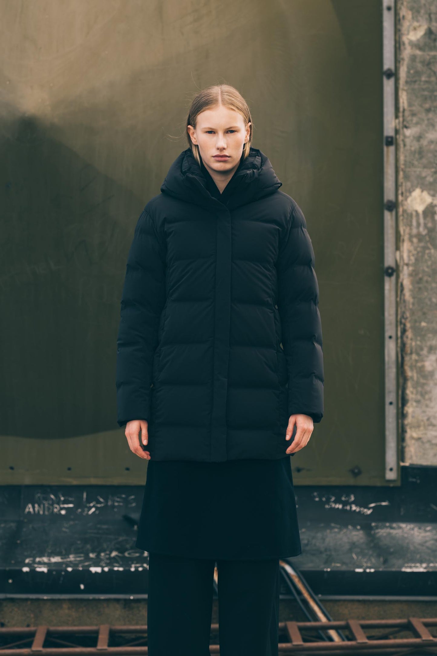 Noon II Apex — Graphite